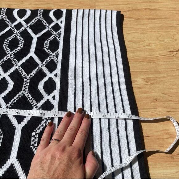 Anne Klein Black and White Geometric Poncho Sweater NWT Size L - Picture 9 of 9
